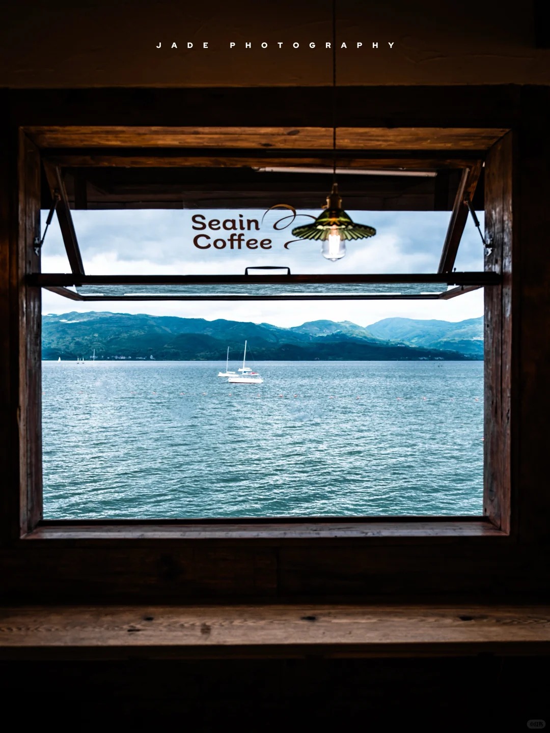 Tasting local coffee in Yunnan’s most scenic café